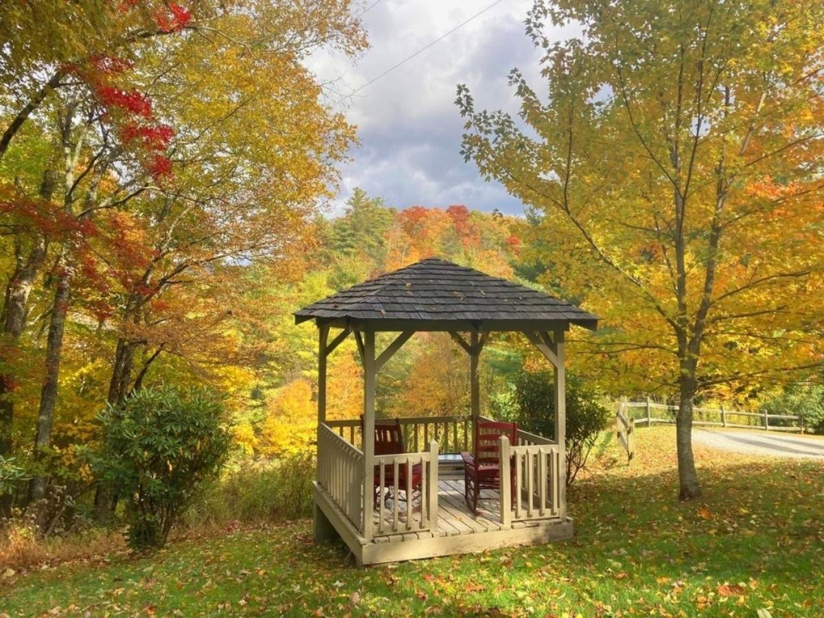 Picturesque Riverside Cabin With Fireplace And Porch Blowing Rock Exteriör bild